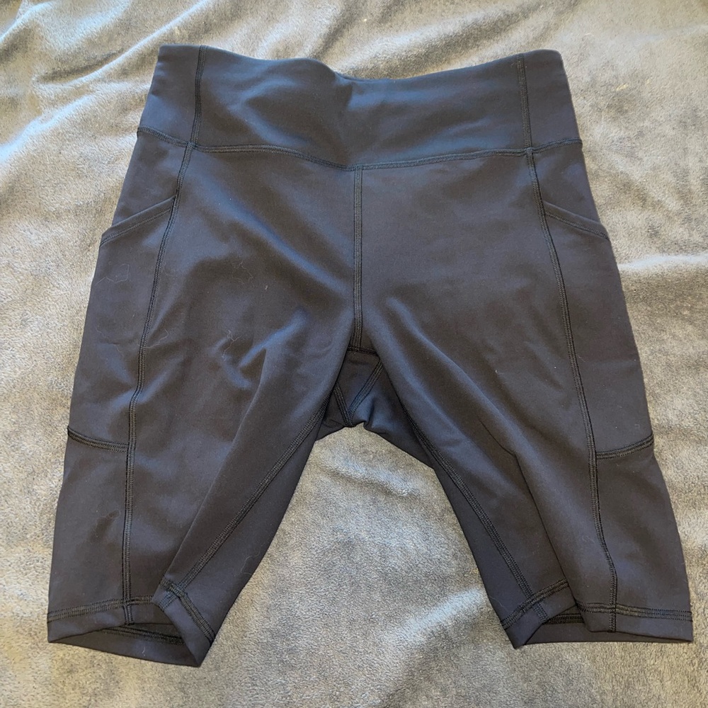 Lululemon 8” high rise Biker shorts with pockets